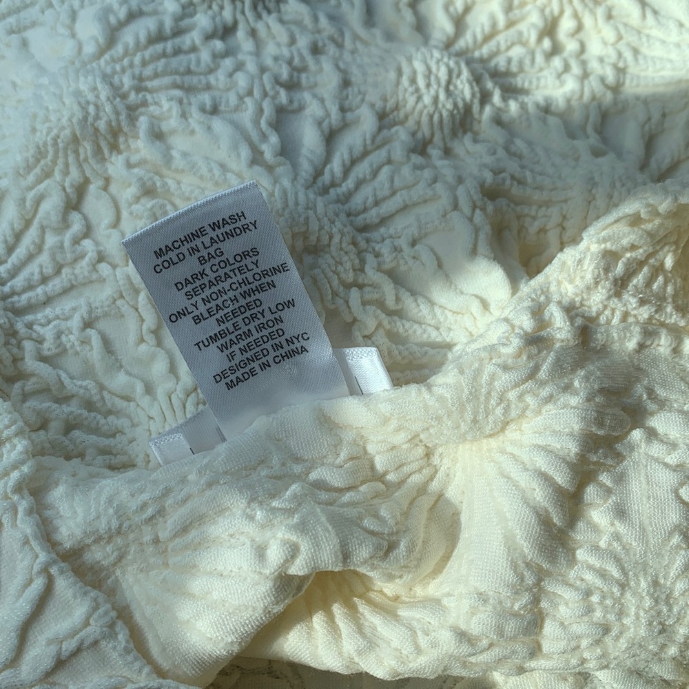 Katie J NYC Tween Maizie Top LG/XL, Ivory Floral Textured Tank Top Y2K - Picture 3 of 3